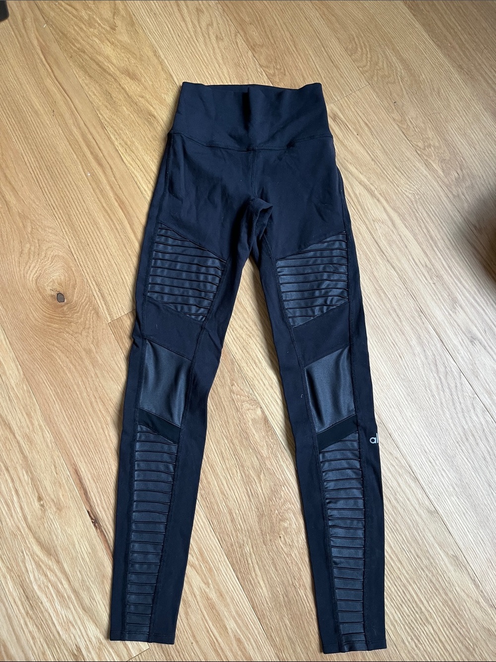 Alo Yoga Women’s Moto Leggings size XS